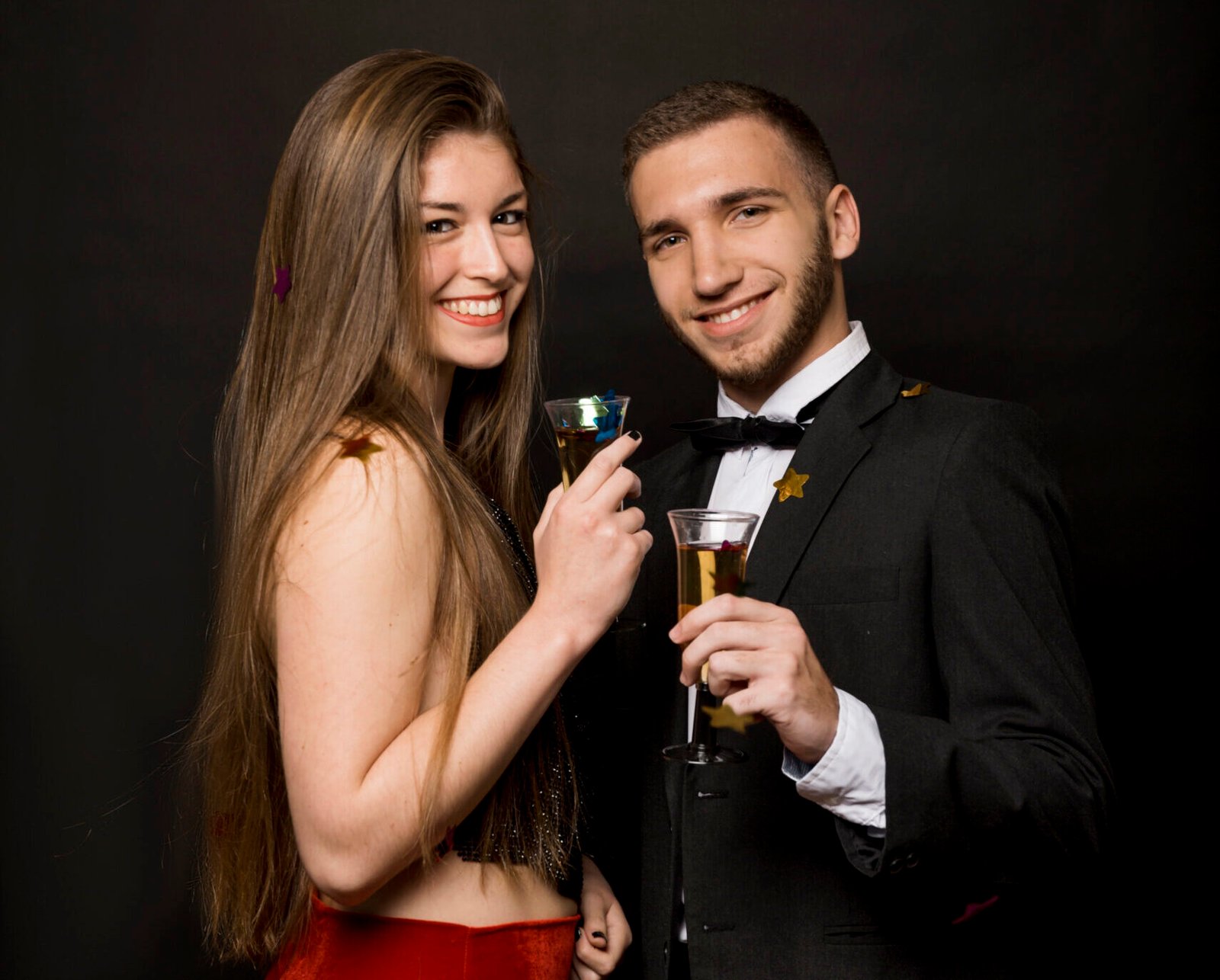 happy man woman with glasses drinks confetti scaled e1778061980314